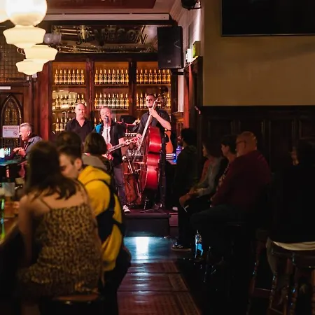 Thirteen On The - Eyre Square 酒店 3*