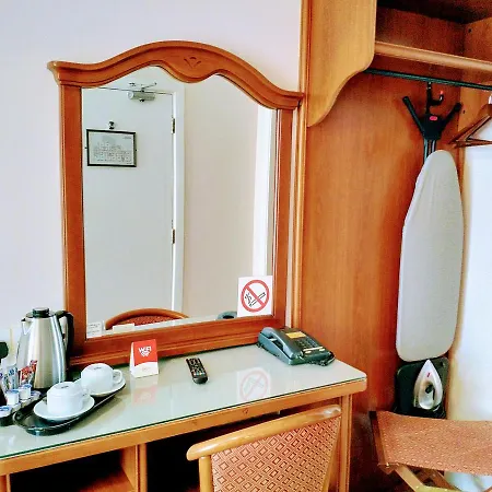 酒店 Thirteen On The - Eyre Square 3*