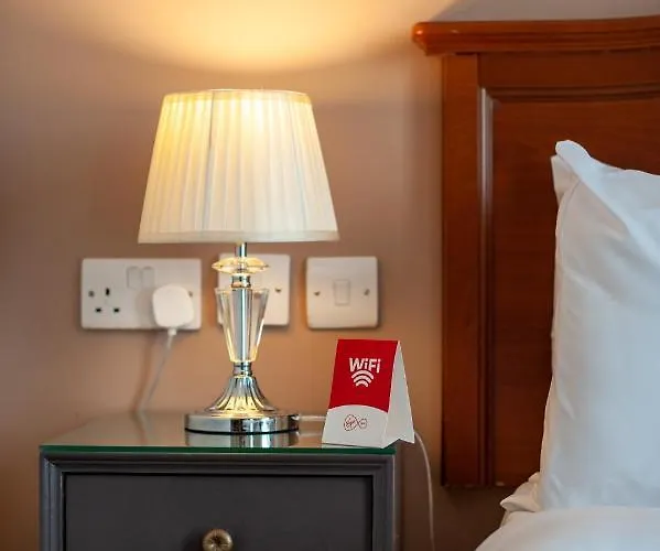 Thirteen On The - Eyre Square 3*