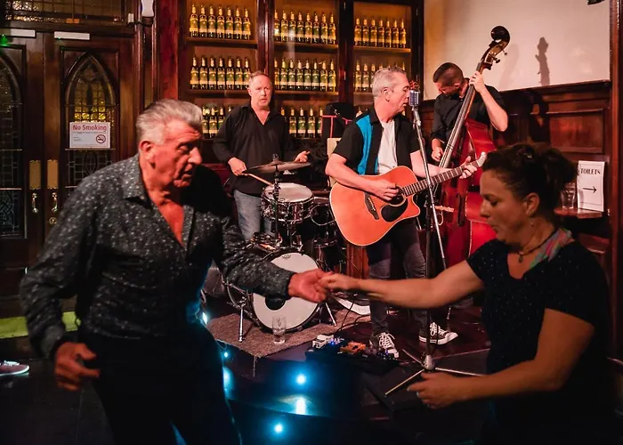 Thirteen On The - Eyre Square מלון 3*