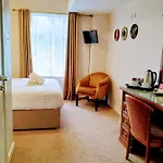 Thirteen On The - Eyre Square Hotell 3*