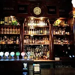 Thirteen On The - Eyre Square Hotell