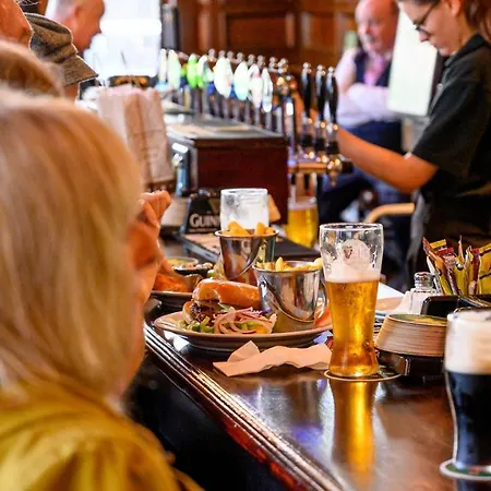 فندق Thirteen On The - Eyre Square