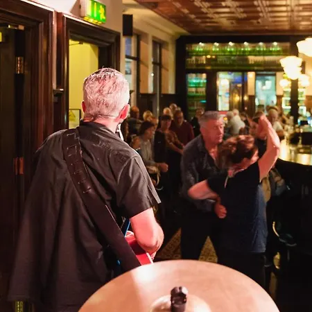 Thirteen On The - Eyre Square Hotell 3*