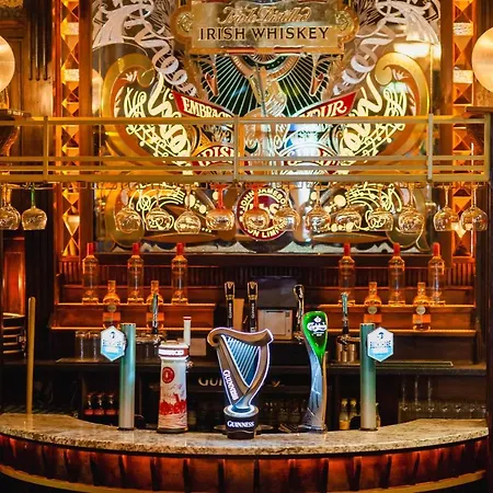 Thirteen On The - Eyre Square غالواي