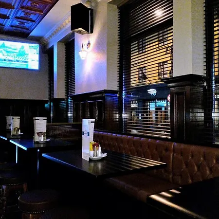 Thirteen On The - Eyre Square غالواي