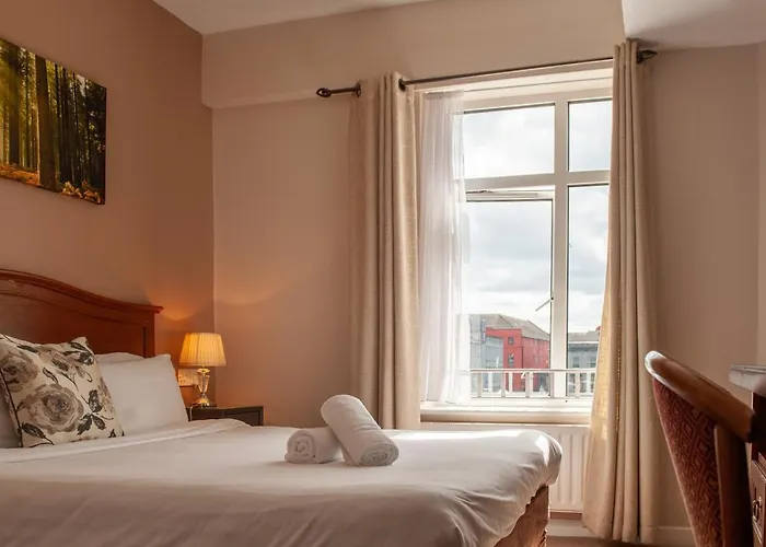 Thirteen On The - Eyre Square 3* Galway