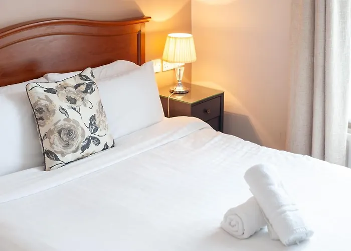 Thirteen On The - Eyre Square 3* Galway