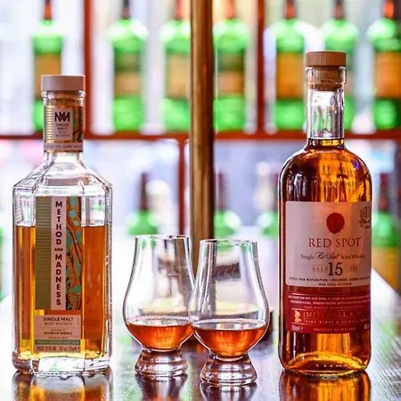 Thirteen On The - Eyre Square Отель Голуэй