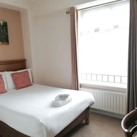 Thirteen On The - Eyre Square 3*