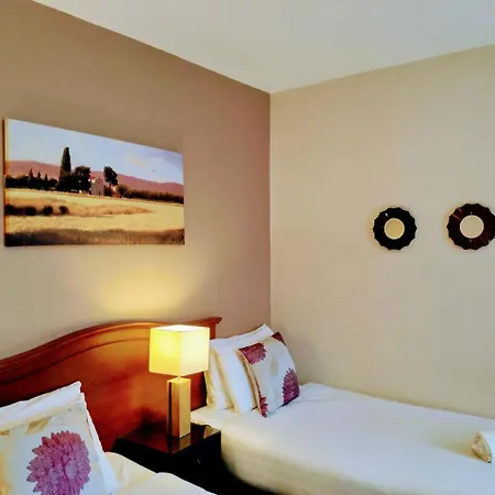 Отель Thirteen On The - Eyre Square 3*